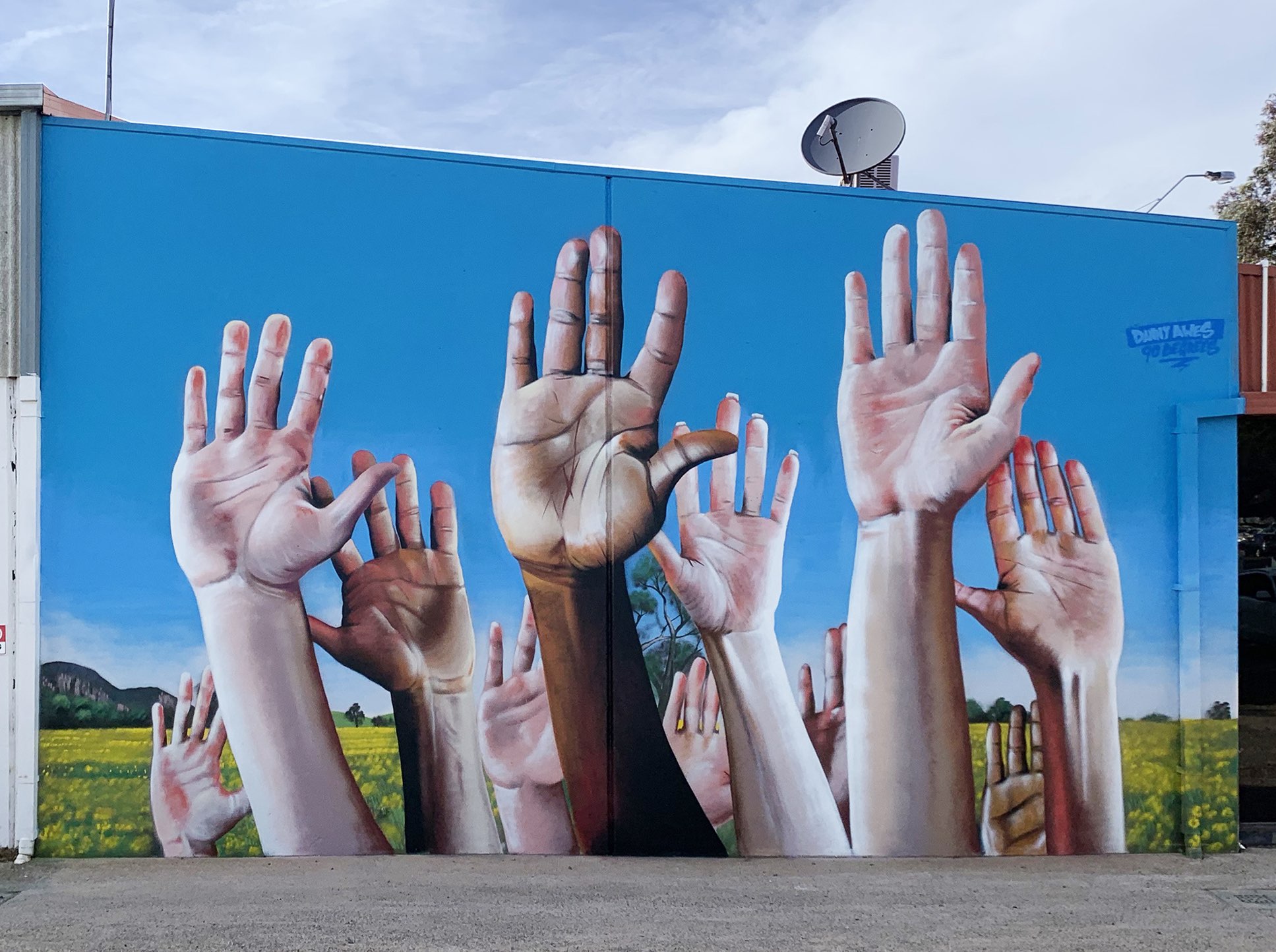 Horsham hands mural